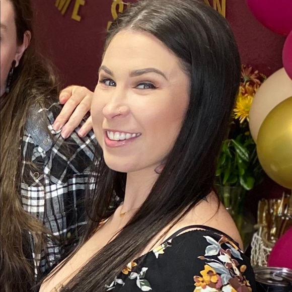 Meet your Posher, Amanda - Picture 1 of 2